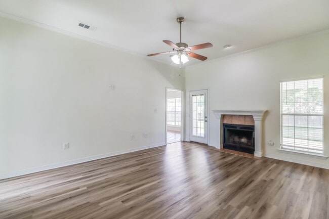 Building Photo - 14081 Oak View Cir