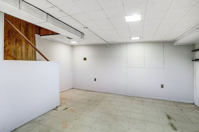 Building Photo - 3351 Clay St NE