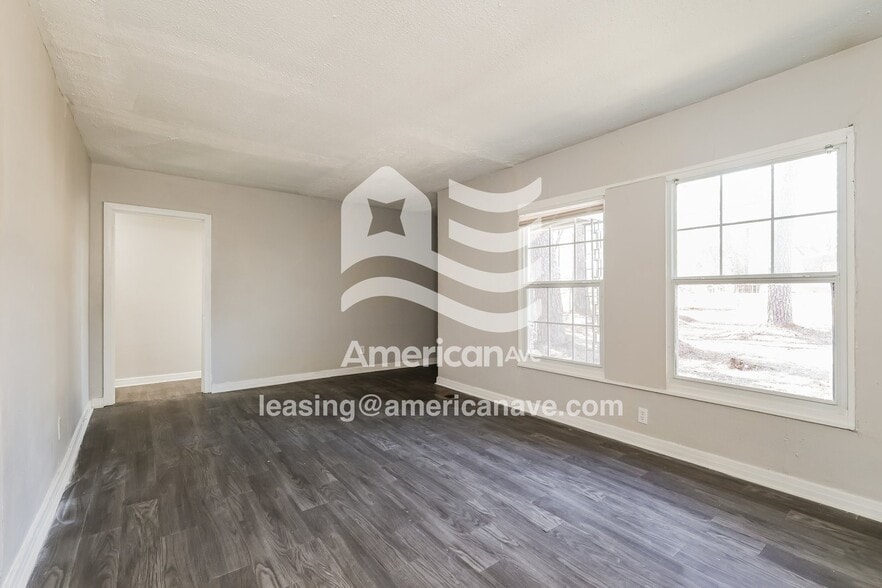Building Photo - 2556 Paden St