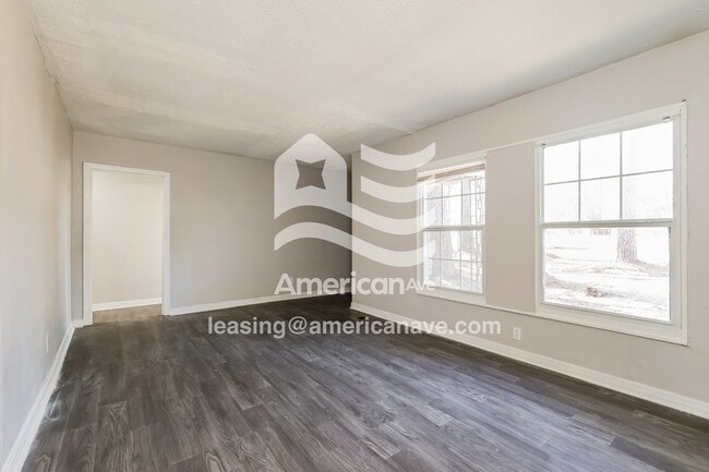 Building Photo - 2556 Paden St