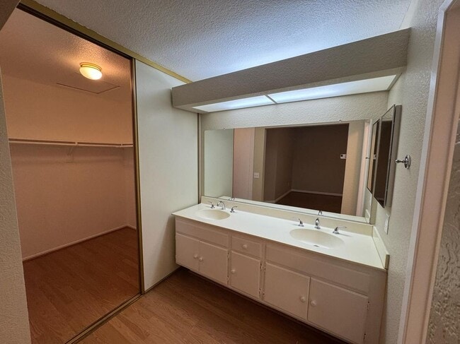 Building Photo - 4605 Acapulco St