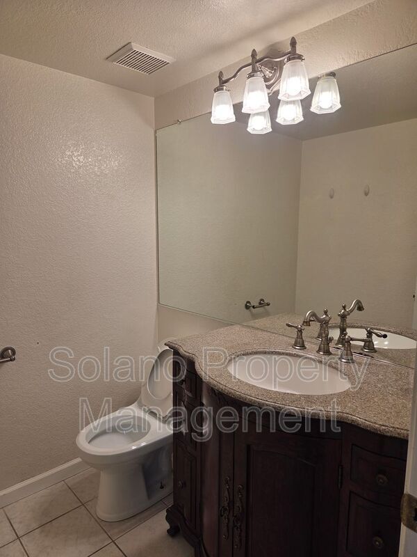 Building Photo - 1204 Shell Ct