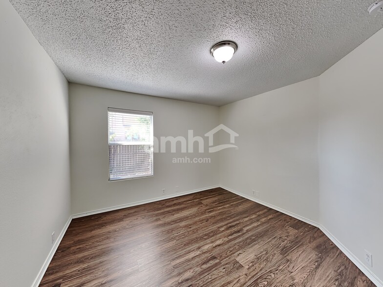 Building Photo - 1605 Heritage Blvd
