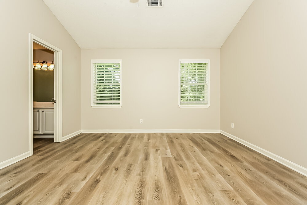 Building Photo - 221 Greenleaf Dr
