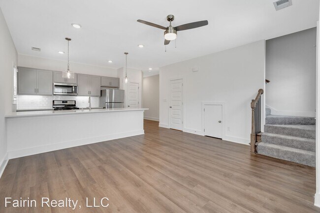 Building Photo - 2 br, 2.5 bath House - 4263 Brevard Blvd