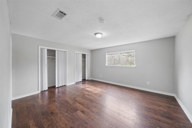 Building Photo - 2251 Middle Creek Dr