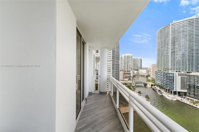 Building Photo - 901 Brickell Key Blvd