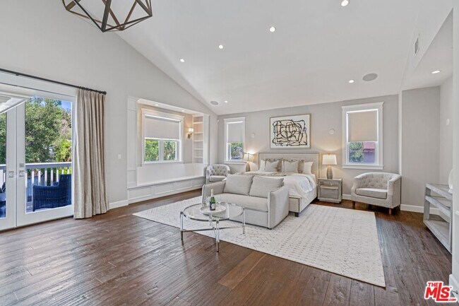 Building Photo - 14917 Valley Vista Blvd