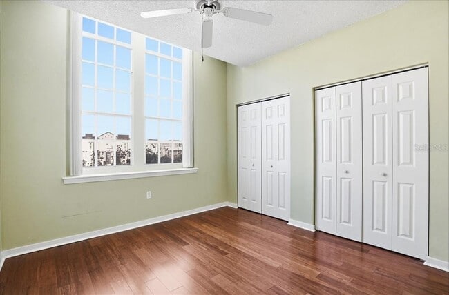 Building Photo - 701 Mirror Lake Dr N