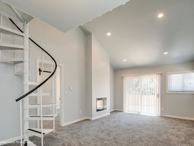 Building Photo - 1140 Poplar Ave