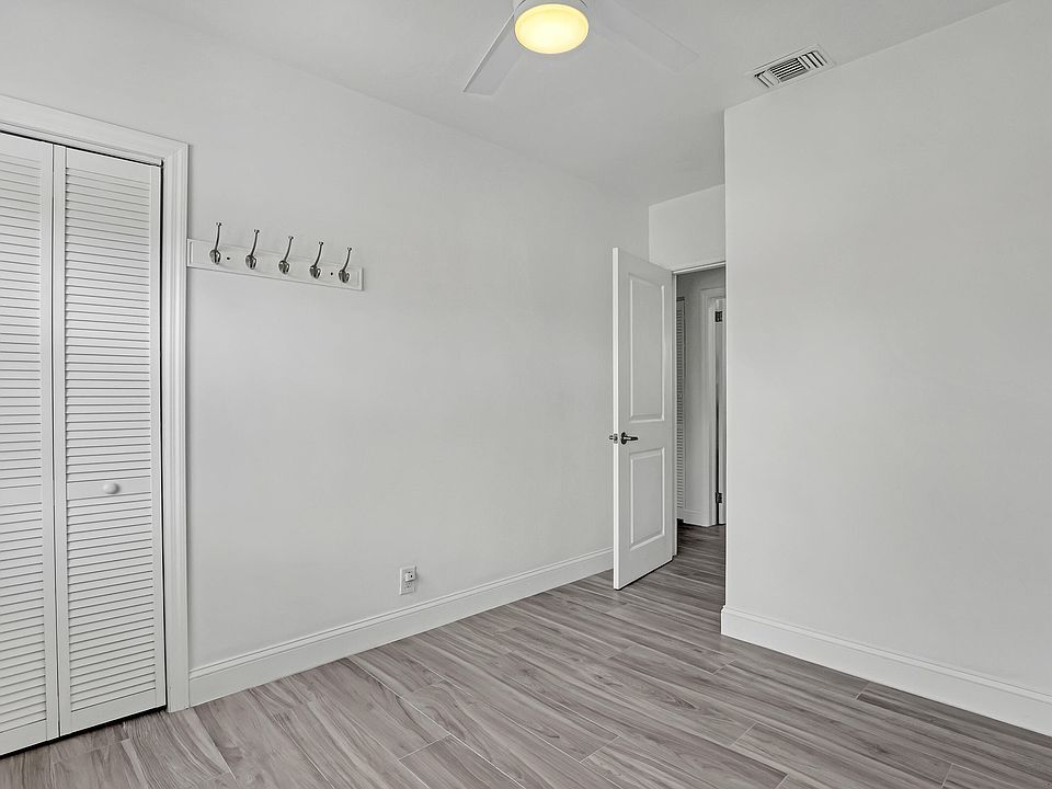 Building Photo - 942 Macy St