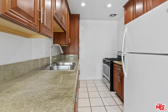 Building Photo - 5468 Blackwelder St