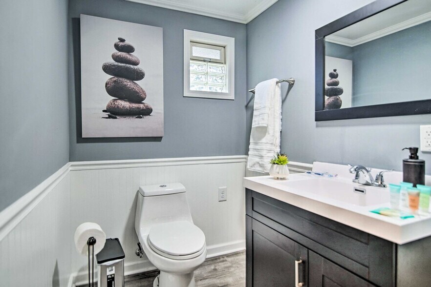 Building Photo - 1003 N Rd