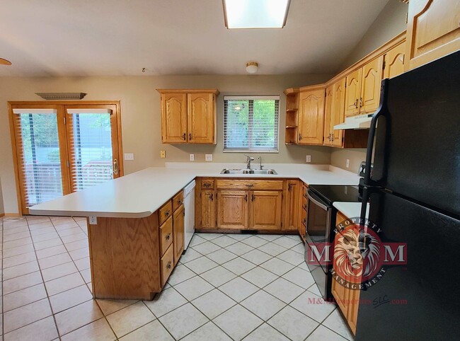 Building Photo - 5 BD 3 BA 2900 sq ft HOME IN DRAPER.