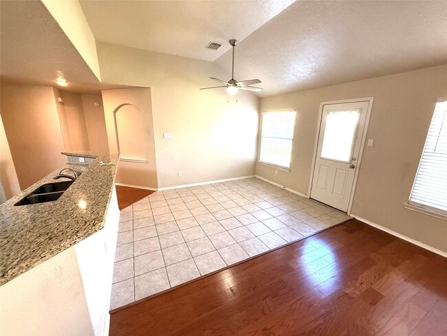 Building Photo - 11818 Canyon Falls Dr