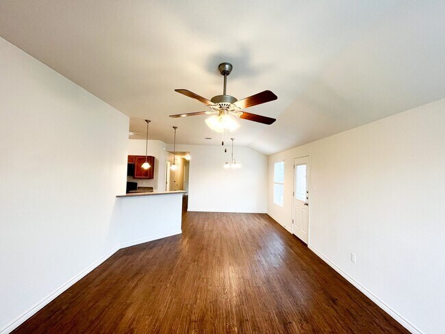 Building Photo - 1515 Justin Lp