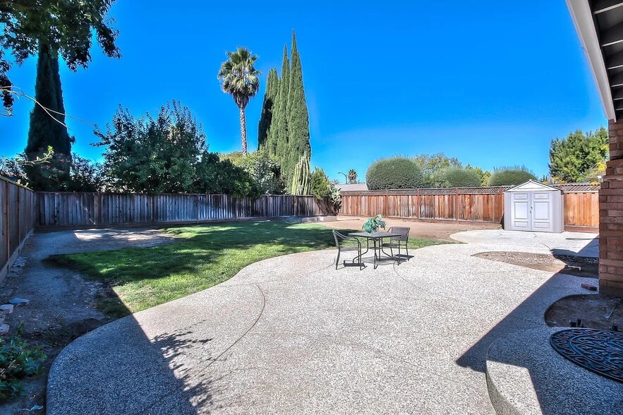 Building Photo - 4131 Briarglen Dr