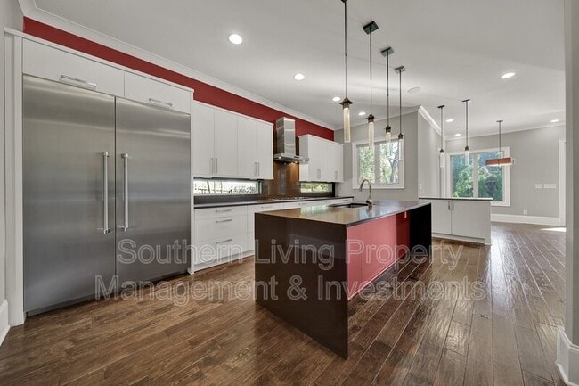 Building Photo - 2011 Sharon Ave