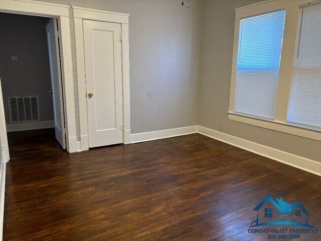 Building Photo - 912 S Abe St