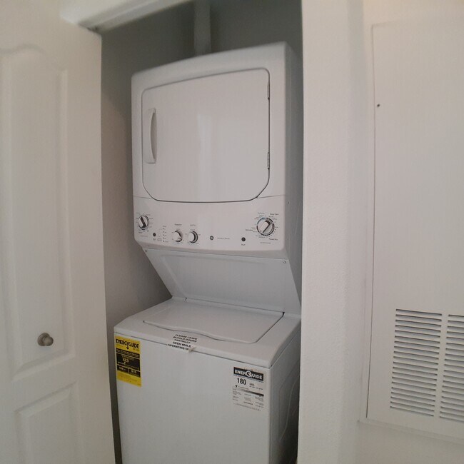 Laundry room - 2305 W Horizon Ridge Pky