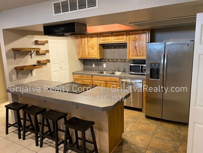 Building Photo - 1200 E River Rd