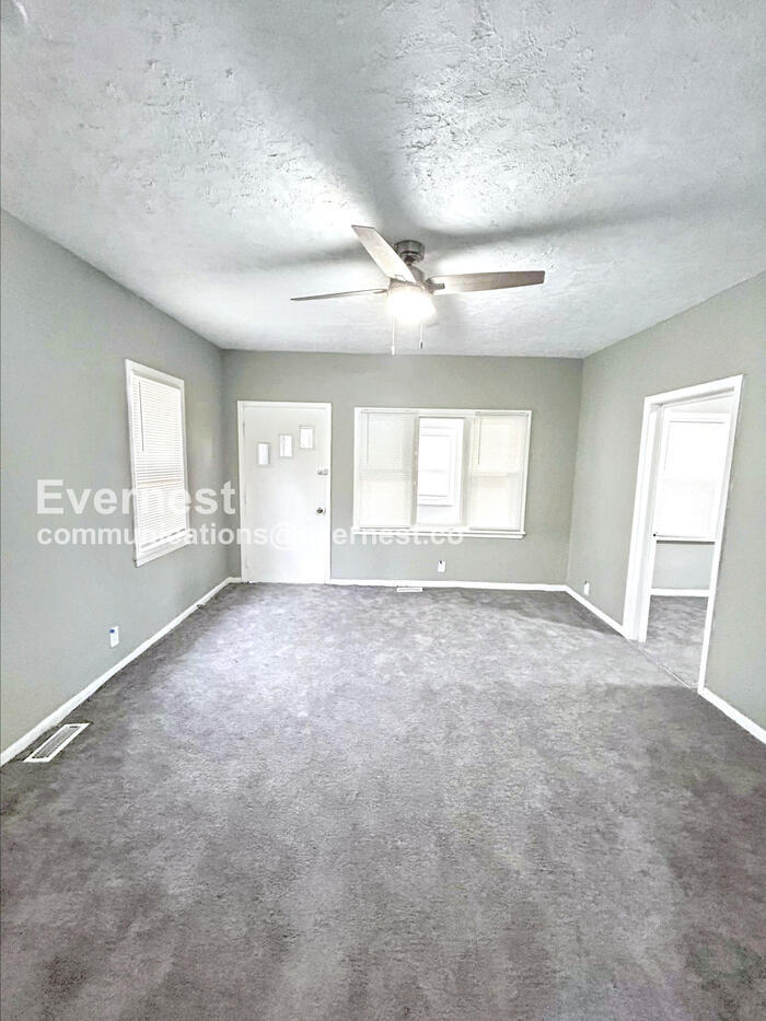 Building Photo - 1079 E 68th St