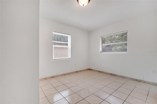 Building Photo - 1040 San Luis Dr