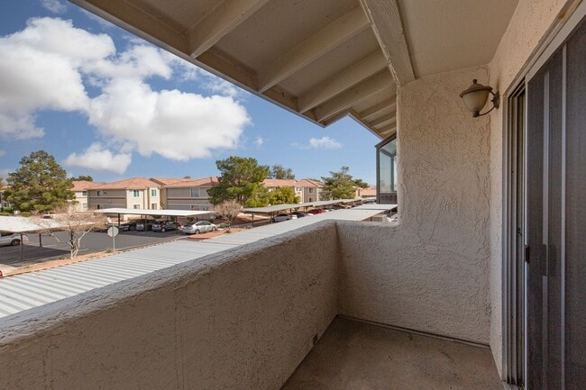 Building Photo - 2nd floor 2 bedroom unit in NW with easy access to Summerlin Pkwy and the 95/I-11