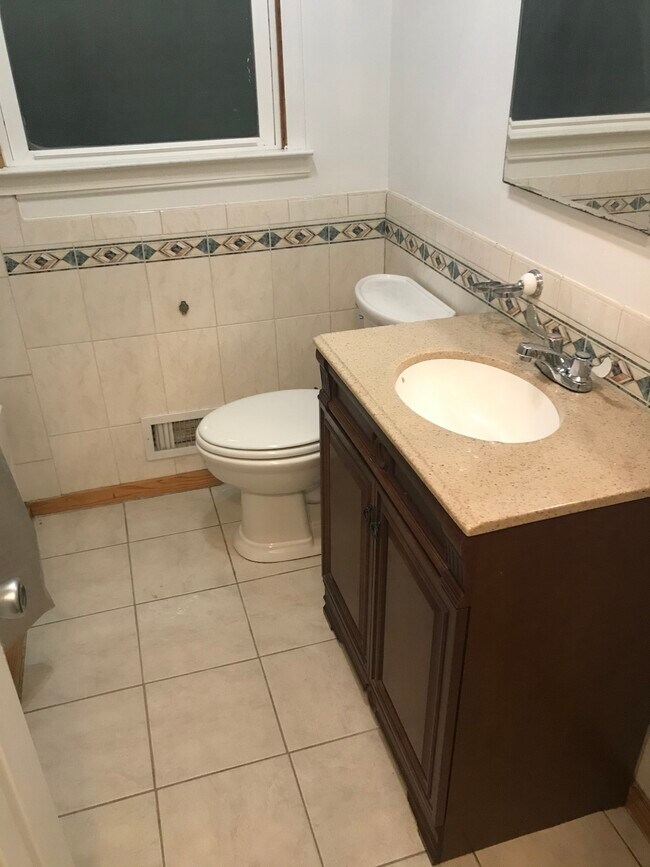 Building Photo - 1112 Stamford Rd