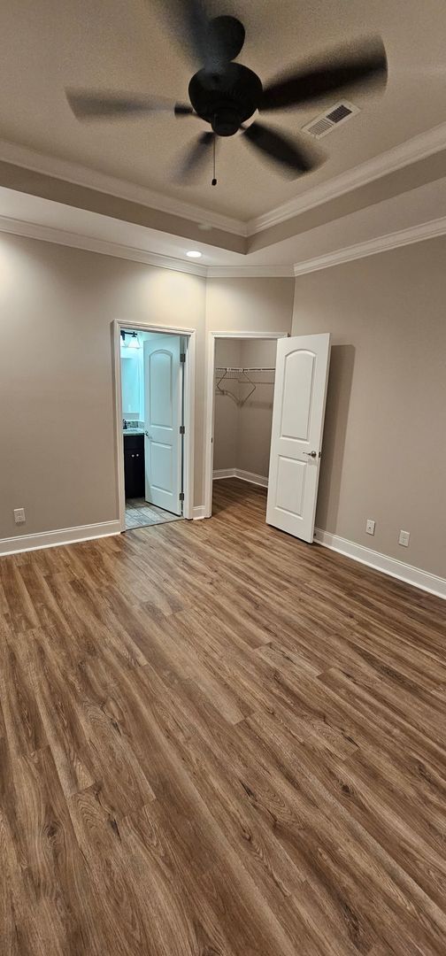 Building Photo - 3 Bedroom w/ Garage