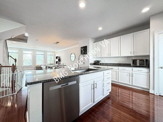Building Photo - 9471 Canonbury Square