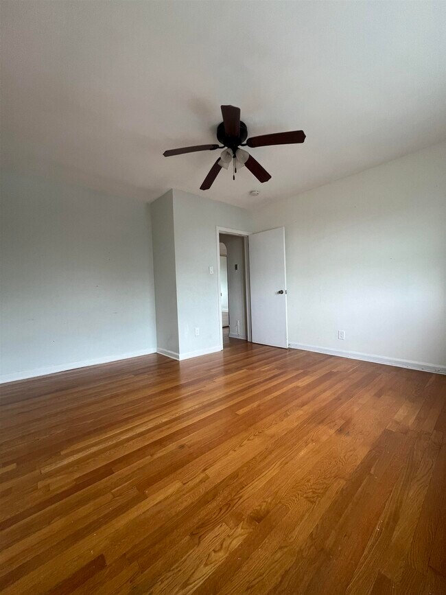 Building Photo - 119-121 Hobart Ave