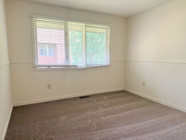 Building Photo - 105 Montoya Dr