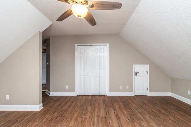 Building Photo - 1100 Winterberry Ln