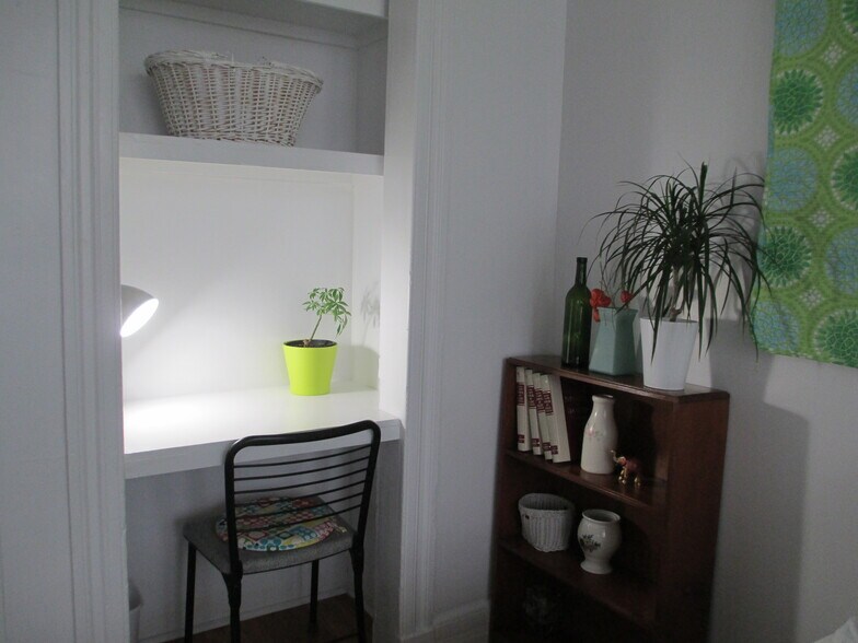bedroom 2 built in desk - 855 Pavonia Ave