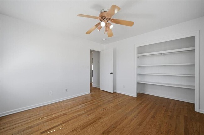 Building Photo - 1460 Hillcrest Dr