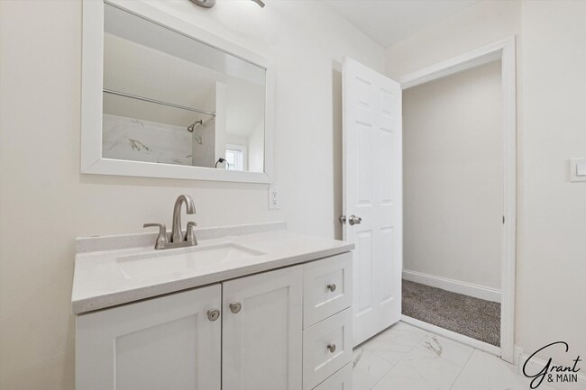 Building Photo - $1300 - Renovated 3 Bedroom