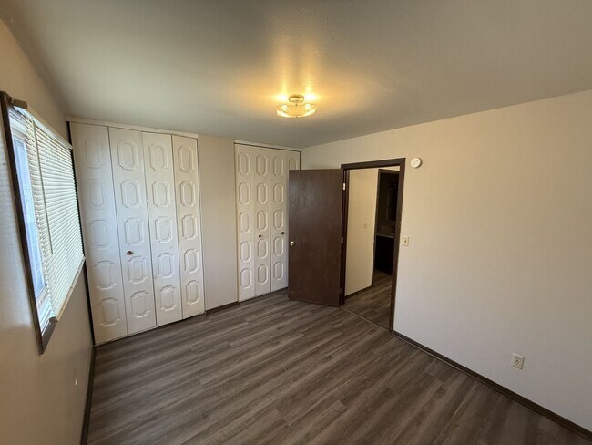 Building Photo - 1710 La Cres St