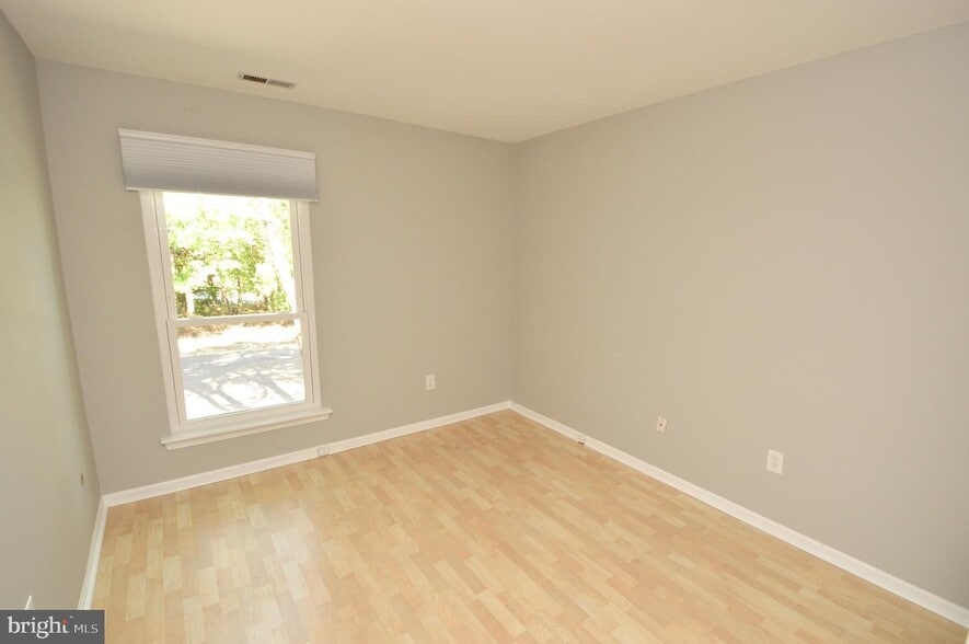 Building Photo - 340 Woodlake Dr