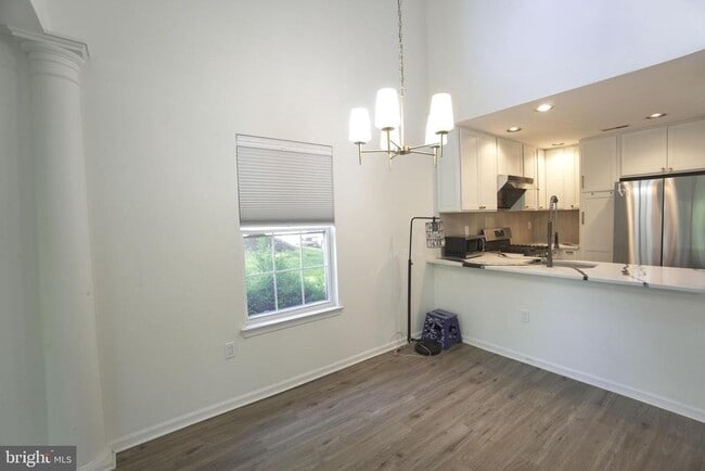 Building Photo - 1803 Harvard Dr