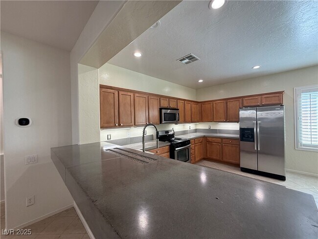 Building Photo - 2739 Mintlaw Ave