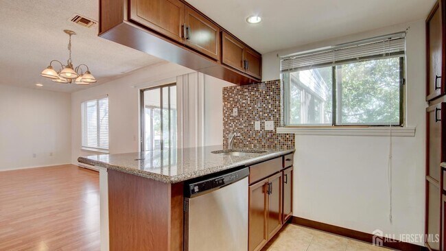 Building Photo - 94C Salix Plaza