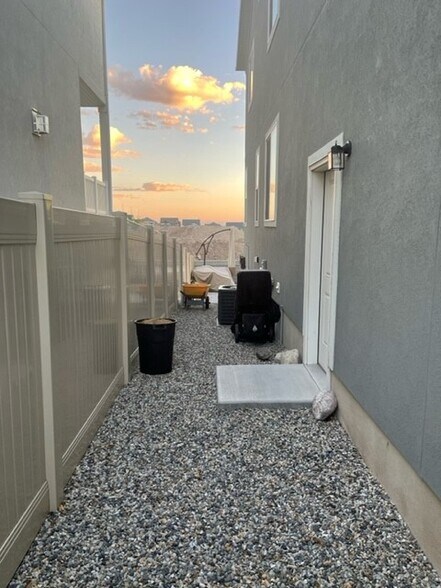 Building Photo - 3462 W Neymar Ave
