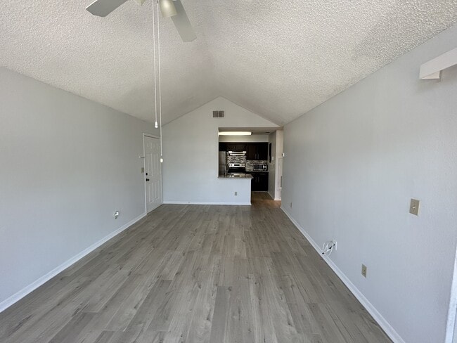 Building Photo - 1055 S Hiawassee Rd