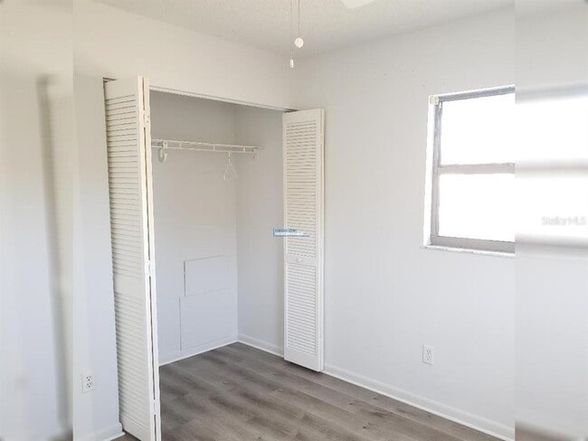 Building Photo - 4486 Yorkshire Ave