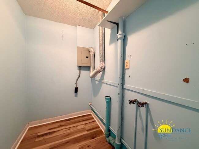 Building Photo - Lovely 4-Bedroom Home Close to Ferry Park!