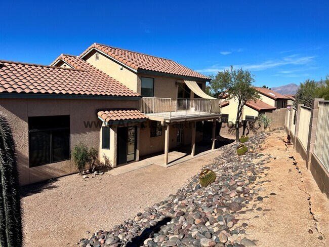 Building Photo - Beautiful home with private yard that backs to open space green belt