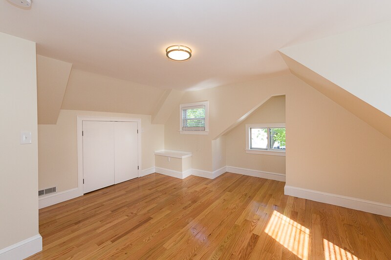 Building Photo - 9 Rock Valley Ave