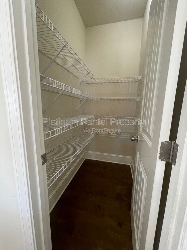 Building Photo - 4425 Huron Dr