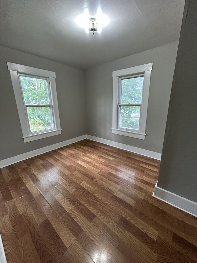 Building Photo - COMING SOON! Completely Remodeled 3 BR / 1 BA Single Family Home w/Huge Back Yard